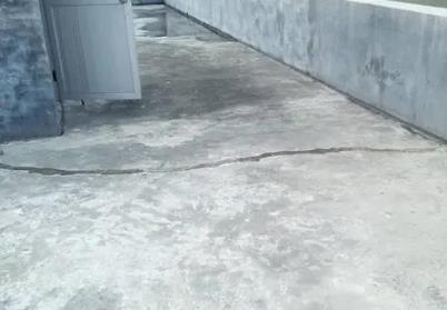 井研楼顶漏水维修公司分享下如何解决卫生间隐蔽部位漏水的问题?