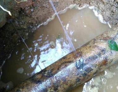 井研楼顶渗水维修公司分享下地暖漏水的原因及检测方法。